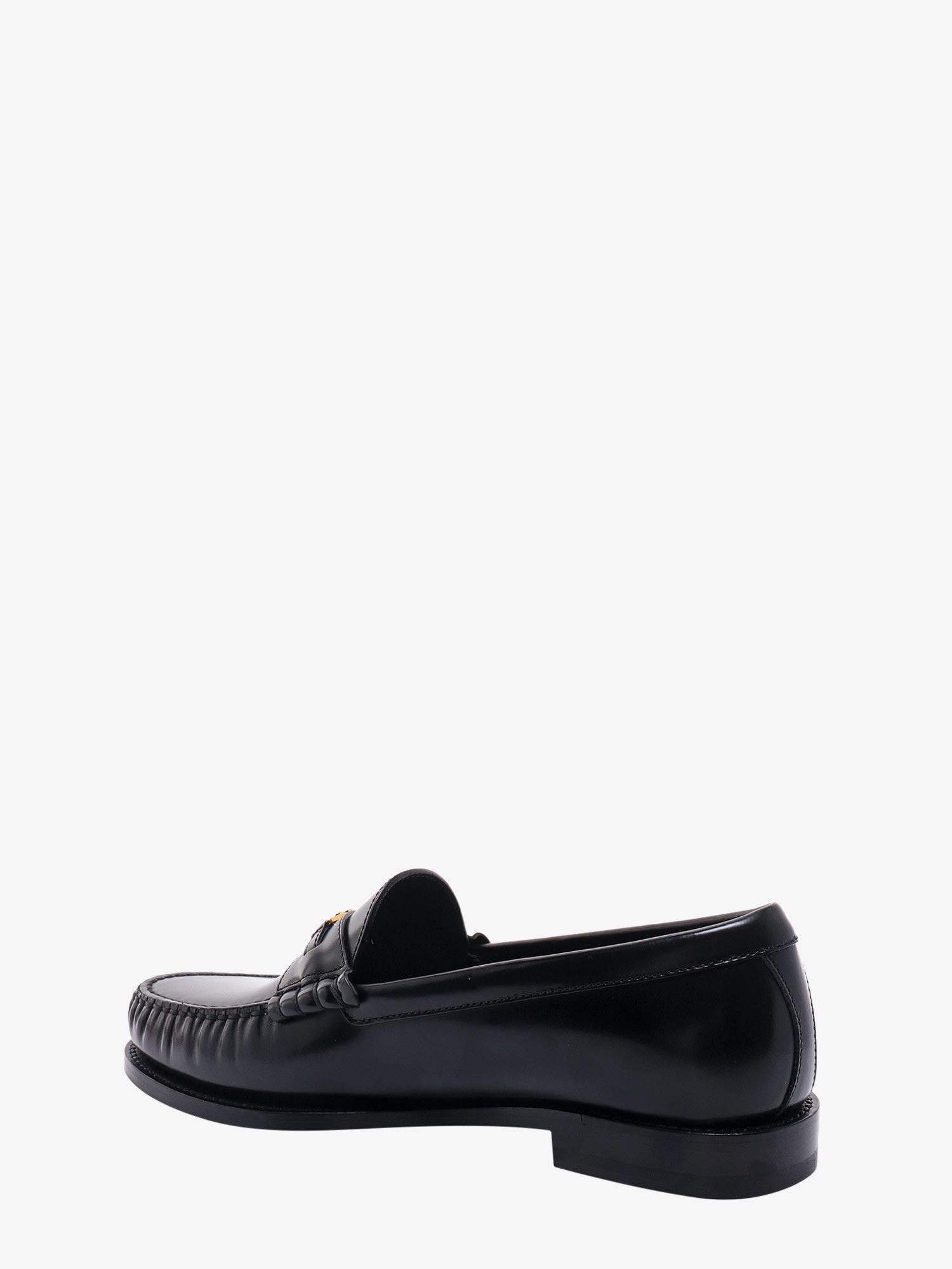 designed for dependable everyday comfort and versatile modern style.