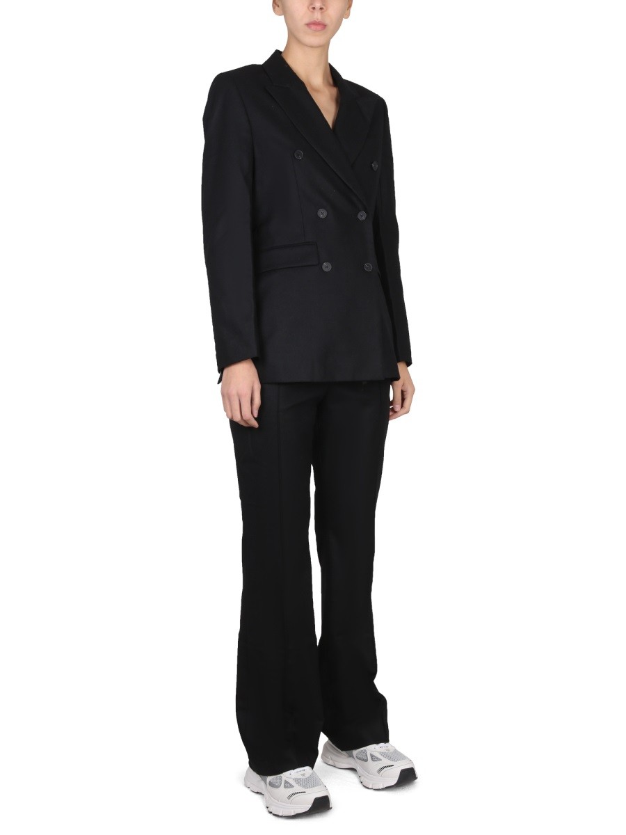 designed for dependable everyday comfort and versatile wardrobe styling.
