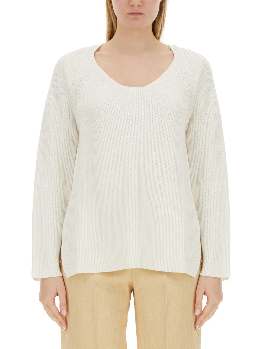 Refresh your wardrobe with the Fabiana Filippi women's V-NECK SWEATER in White