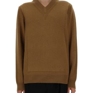 Refresh your wardrobe with the JIL SANDER men's V-NECK SWEATER in beige