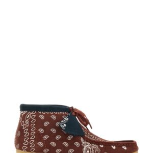 Discover the authentic Clarks men's WALLABEE BOOT in Bordeaux