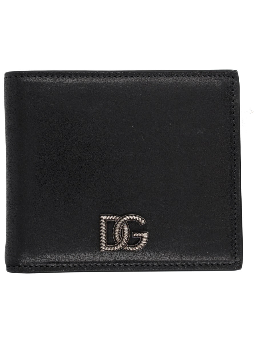 Refresh your wardrobe with the Dolce & Gabbana men's WALLET WITH LOGO in Black