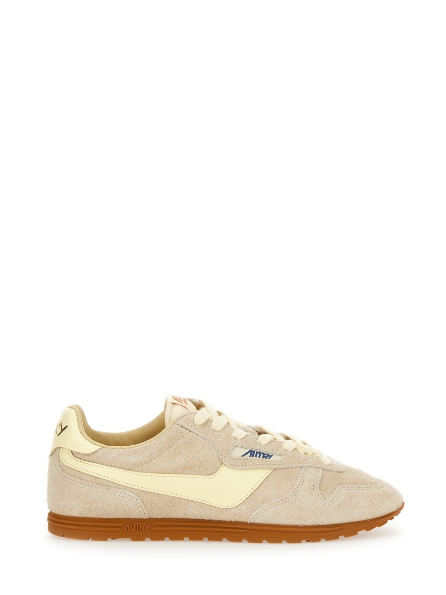 Refresh your wardrobe with the Autry women's "WINDSPIN" LOW SNEAKER in Grey