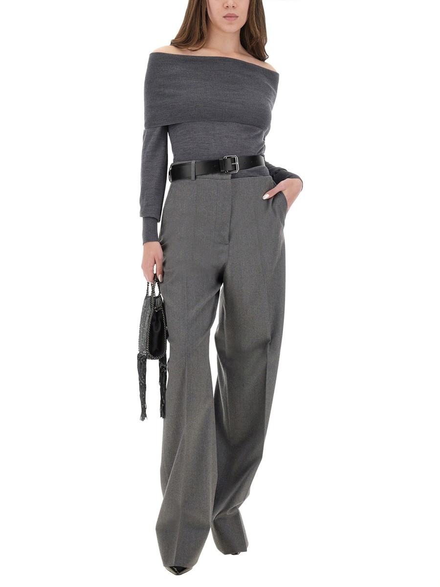 designed for dependable everyday comfort and versatile wardrobe styling.