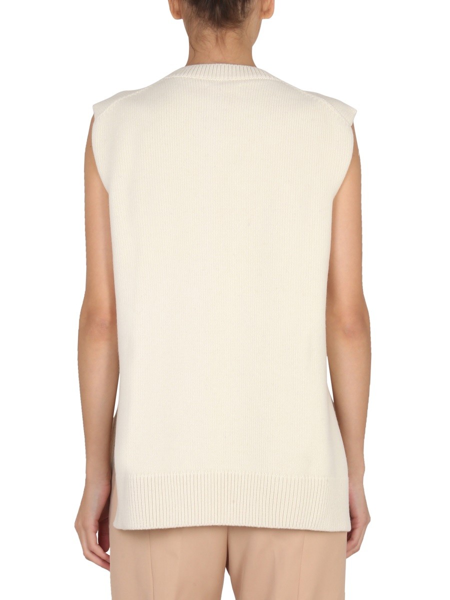 designed for dependable everyday comfort and versatile modern style.