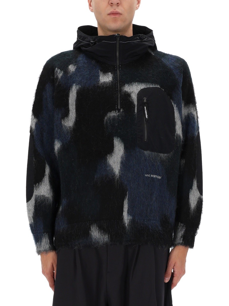 Discover the authentic AND WANDER men's ZIPPER HOODED SWEATER in Black